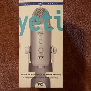 Blue Yeti USB Microphone - for professional recording NWT